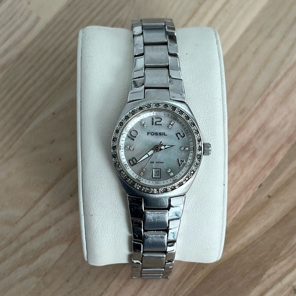 Fossil Ladies Watch Crystal Embellishments Pearl Dial Stainless Bracelet - Picture 1 of 10